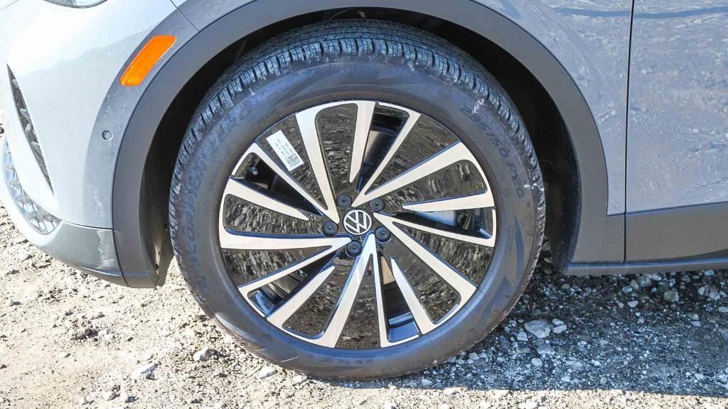 new 2025 Volkswagen ID.4 car, priced at $38,793