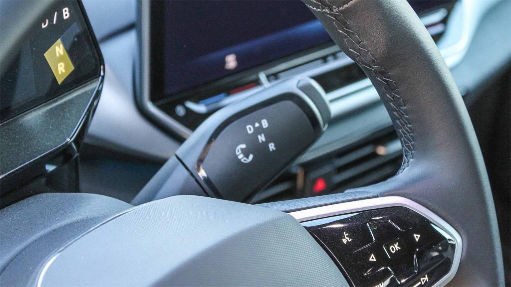 new 2025 Volkswagen ID.4 car, priced at $40,671