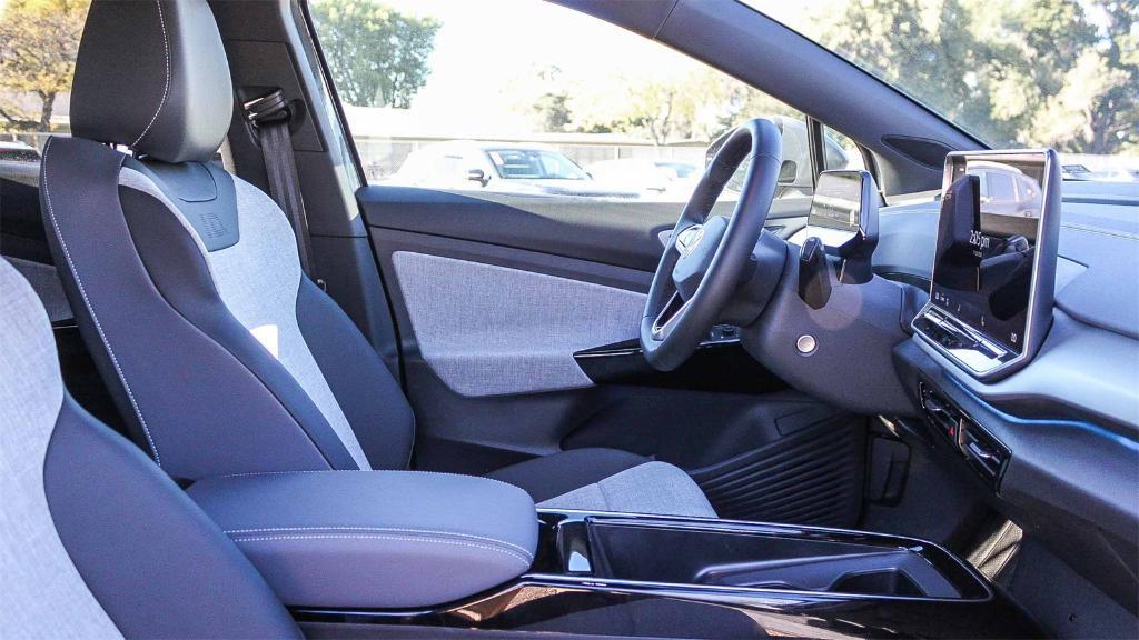 new 2025 Volkswagen ID.4 car, priced at $40,671