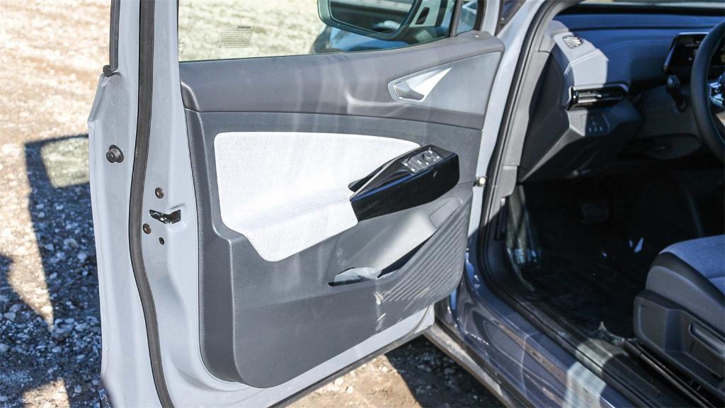 new 2025 Volkswagen ID.4 car, priced at $40,671