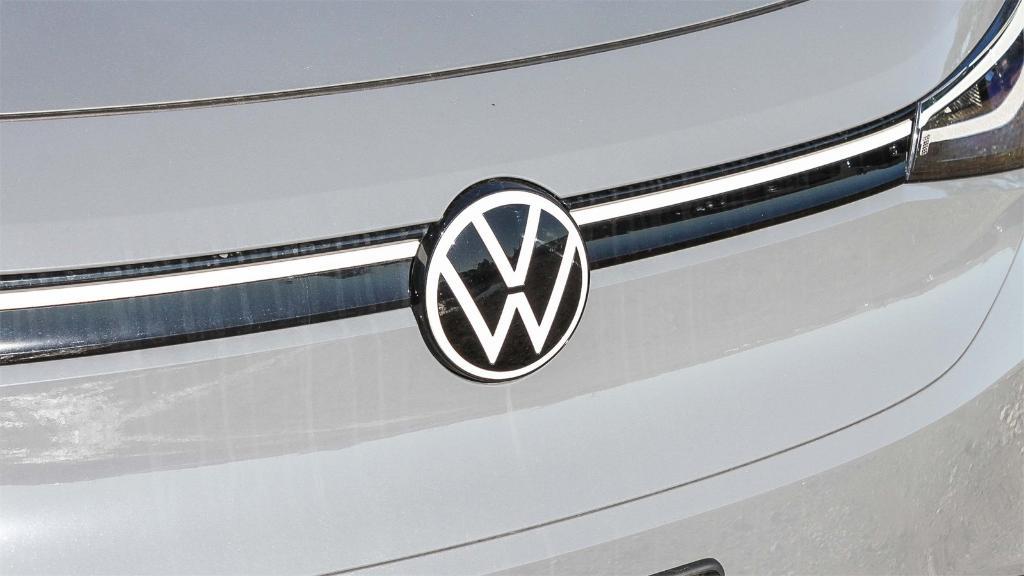 new 2025 Volkswagen ID.4 car, priced at $40,671