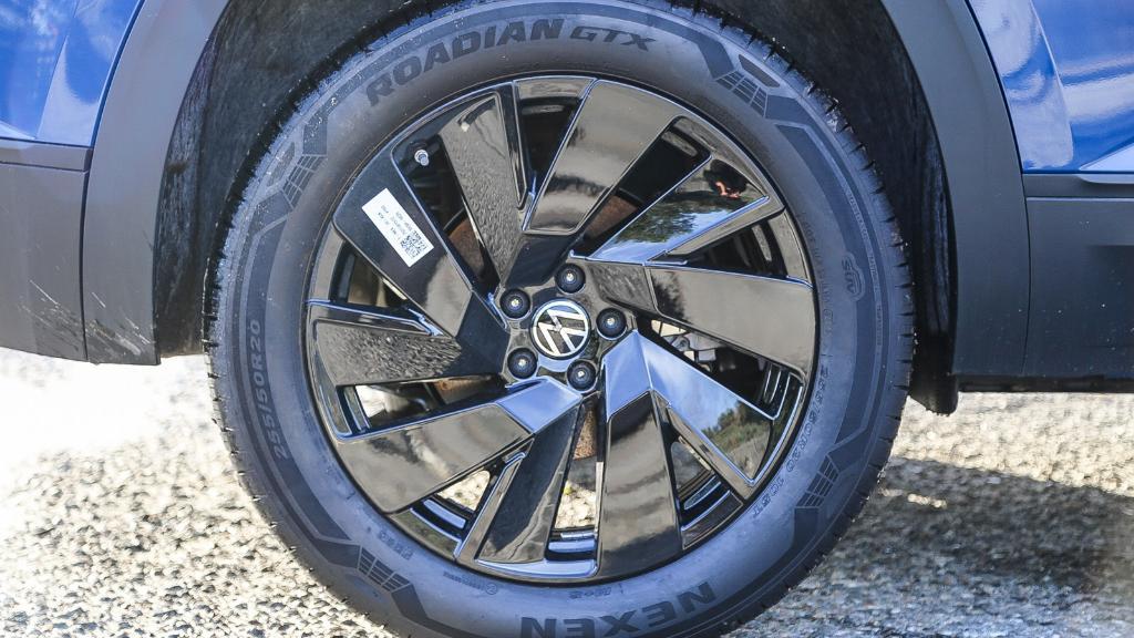 new 2026 Volkswagen Atlas Cross Sport car, priced at $43,257