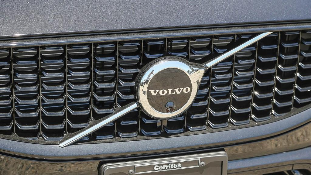 new 2025 Volvo XC60 Plug-In Hybrid car, priced at $53,260