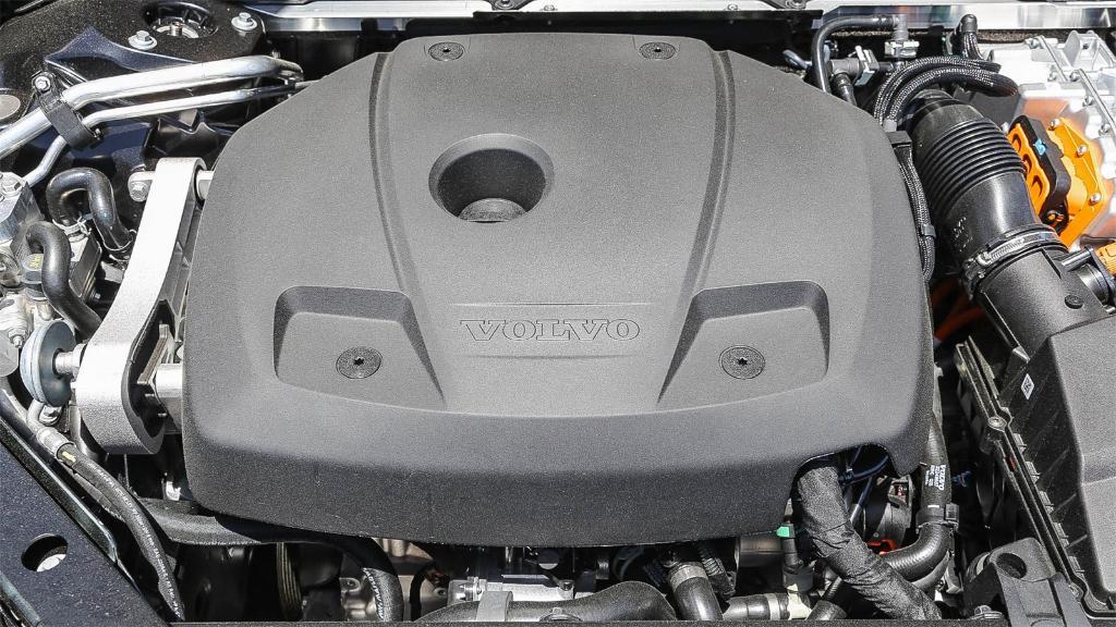 new 2025 Volvo XC60 Plug-In Hybrid car, priced at $53,260