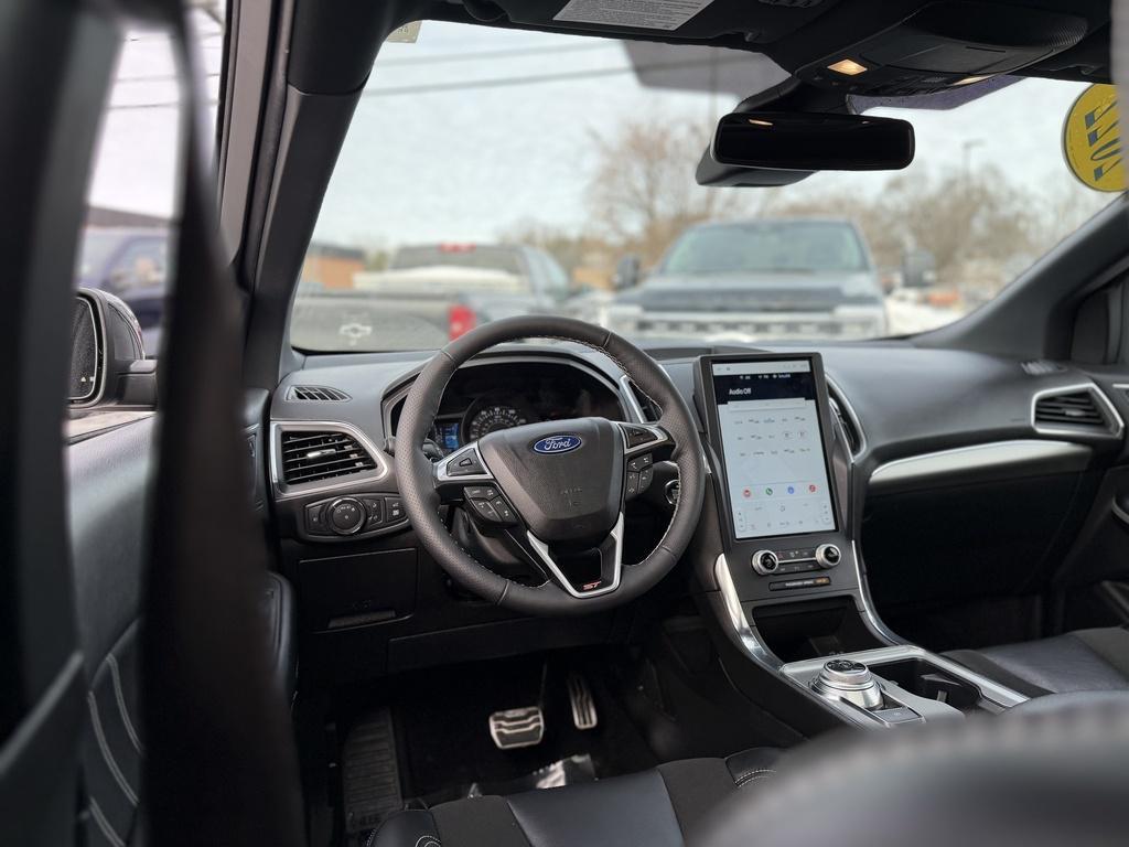 used 2022 Ford Edge car, priced at $31,490