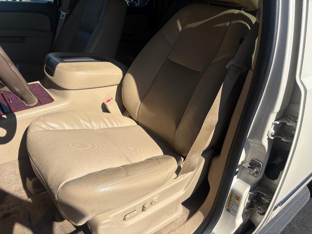 used 2014 Chevrolet Suburban car, priced at $11,995