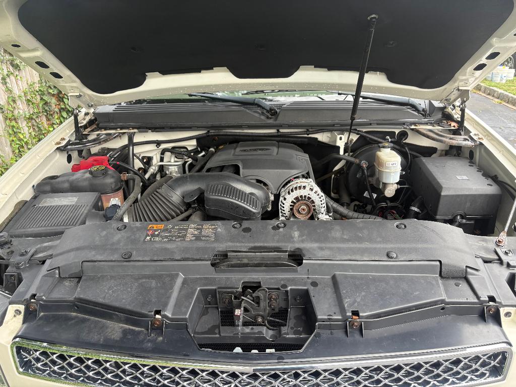 used 2014 Chevrolet Suburban car, priced at $11,995