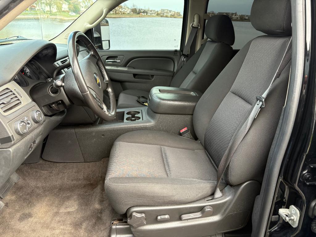 used 2010 Chevrolet Suburban car, priced at $27,500