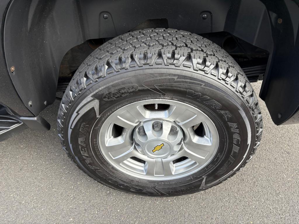 used 2010 Chevrolet Suburban car, priced at $27,500