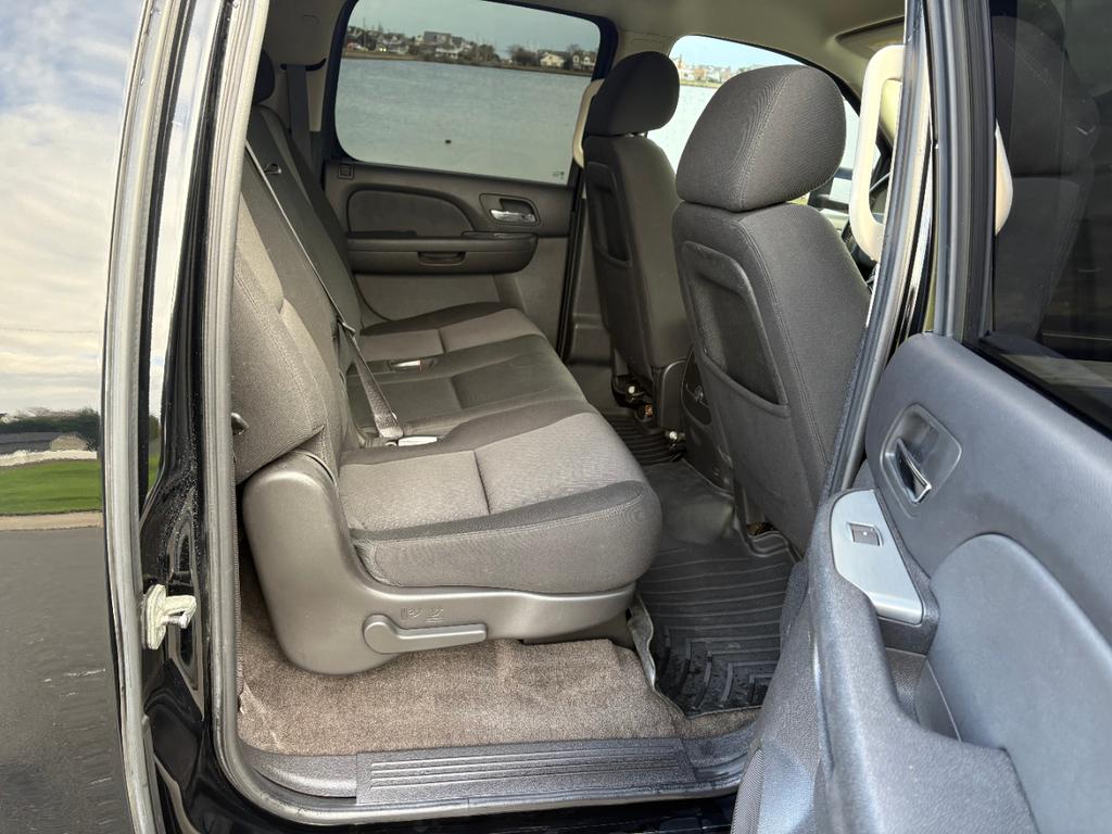 used 2010 Chevrolet Suburban car, priced at $27,500