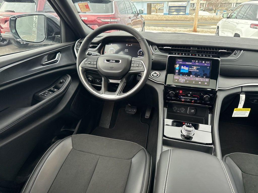new 2025 Jeep Grand Cherokee car, priced at $45,837