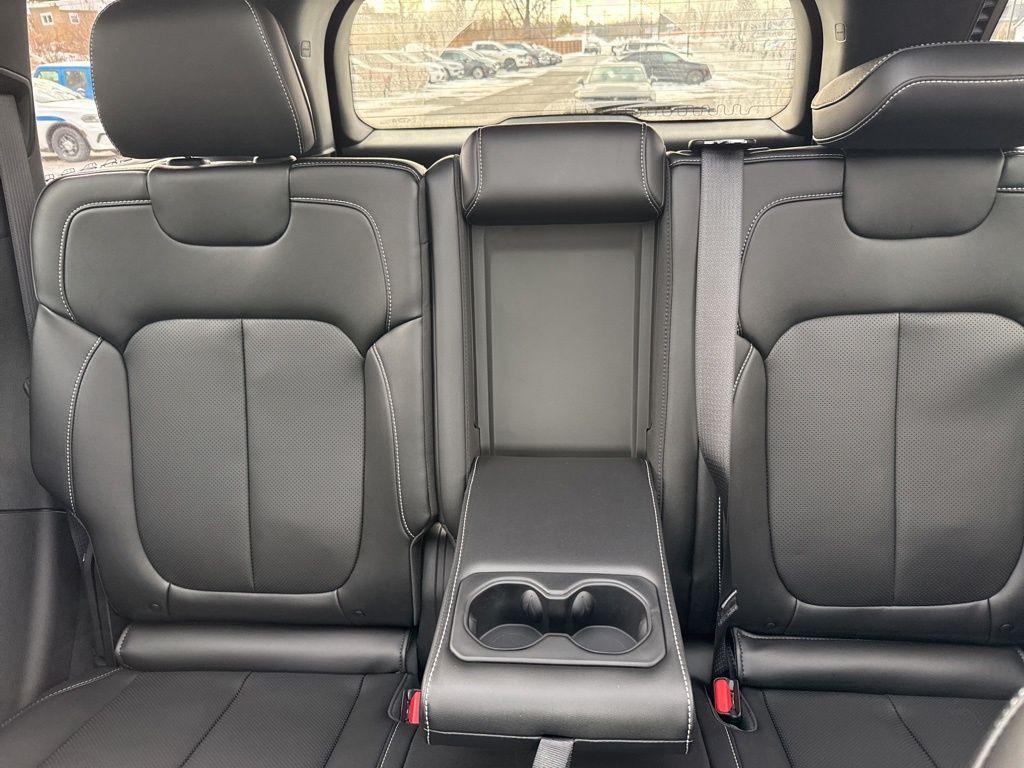 new 2025 Jeep Grand Cherokee car, priced at $53,185