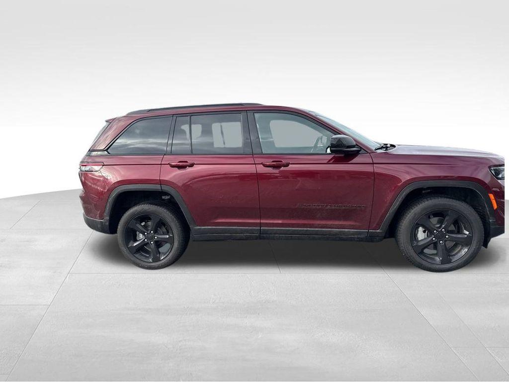 new 2025 Jeep Grand Cherokee car, priced at $53,185