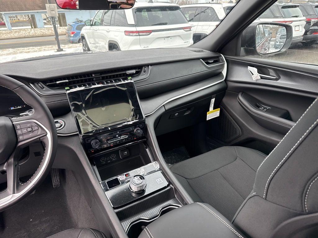new 2025 Jeep Grand Cherokee car, priced at $41,747