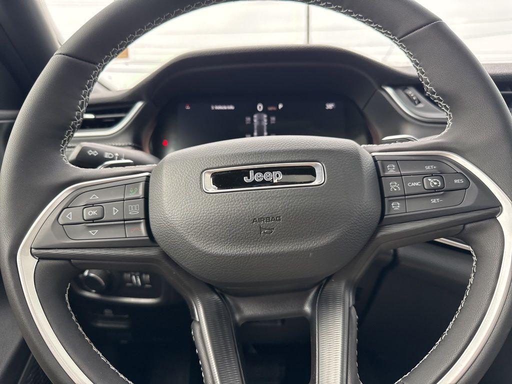 new 2025 Jeep Grand Cherokee car, priced at $41,747