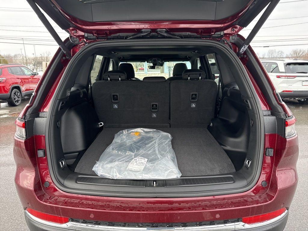 new 2025 Jeep Grand Cherokee car, priced at $41,747