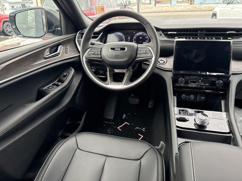 new 2025 Jeep Grand Cherokee car, priced at $47,027