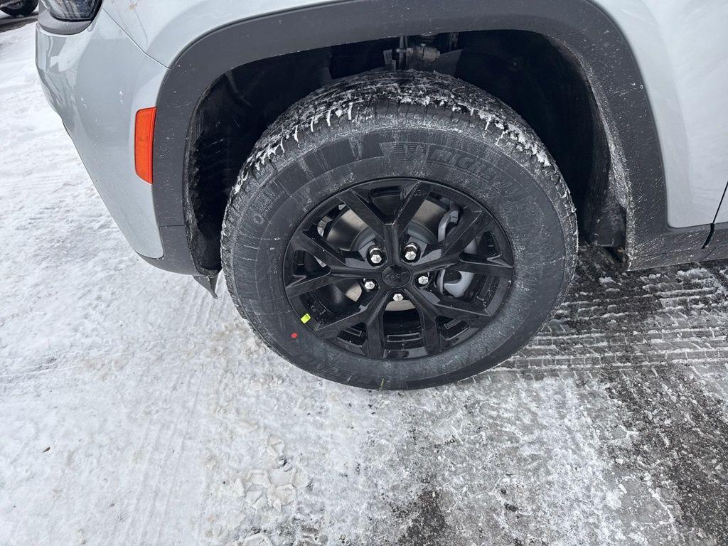 new 2026 Jeep Grand Cherokee car, priced at $48,302