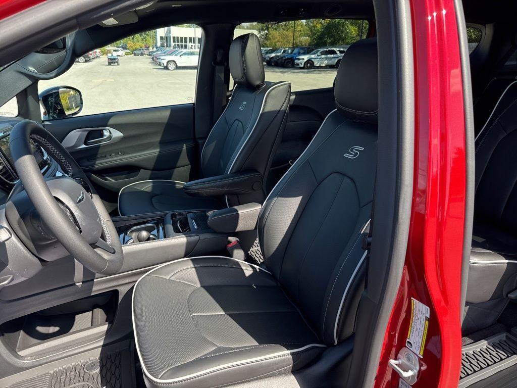 new 2026 Chrysler Pacifica car, priced at $54,833