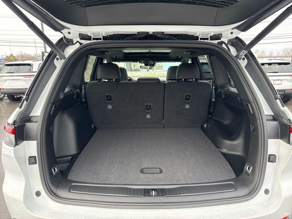 new 2025 Jeep Grand Cherokee car, priced at $49,699