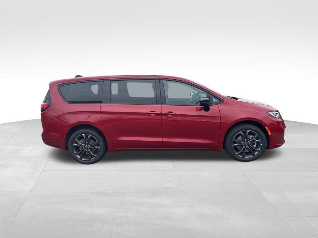 new 2026 Chrysler Pacifica car, priced at $48,172