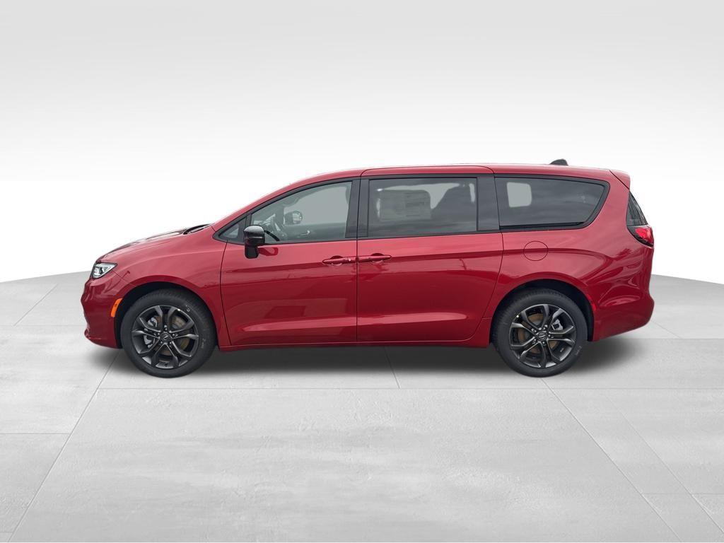 new 2026 Chrysler Pacifica car, priced at $48,172