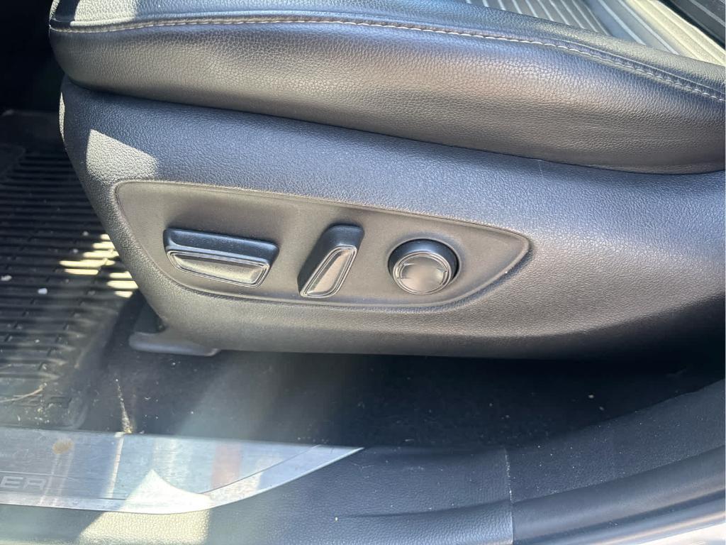 used 2021 Toyota Highlander car, priced at $31,172