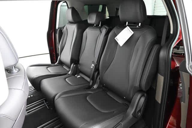 new 2026 Kia Carnival Hybrid car, priced at $45,033