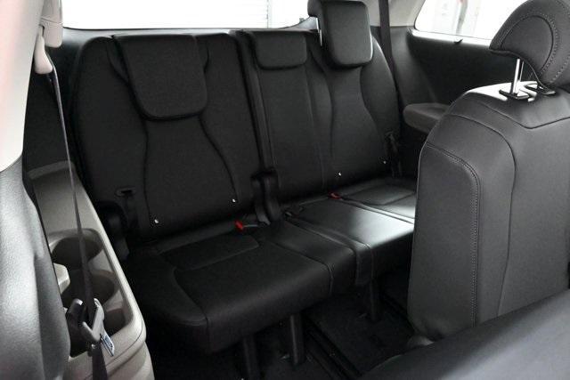 new 2026 Kia Carnival Hybrid car, priced at $48,224