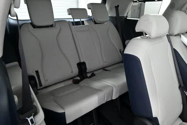 new 2026 Kia Carnival Hybrid car, priced at $50,300