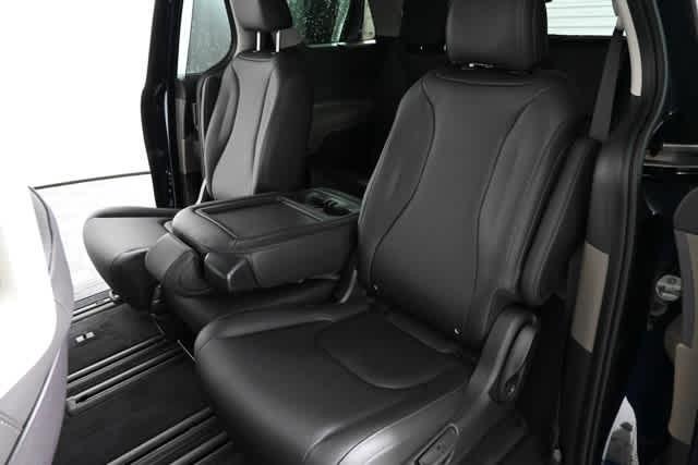 new 2026 Kia Carnival Hybrid car, priced at $44,280