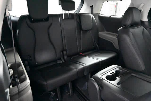 new 2026 Kia Carnival Hybrid car, priced at $44,280
