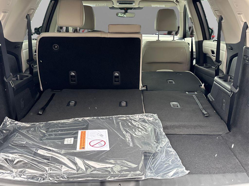 new 2025 Nissan Pathfinder car, priced at $39,692