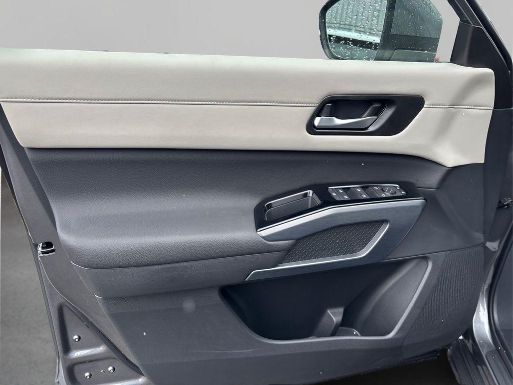 new 2025 Nissan Pathfinder car, priced at $39,692