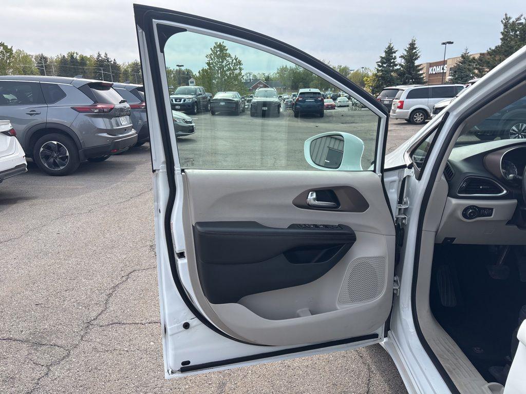 used 2018 Chrysler Pacifica car, priced at $13,888