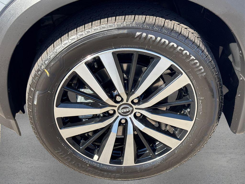 new 2025 Nissan Pathfinder car, priced at $45,158