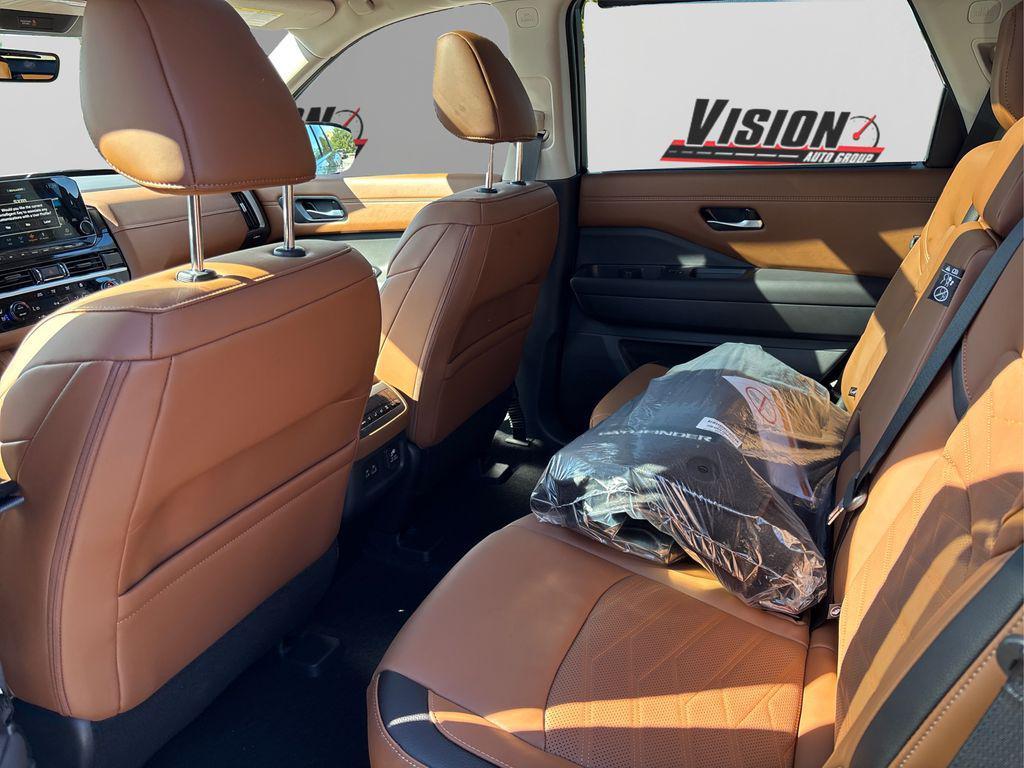 new 2025 Nissan Pathfinder car, priced at $45,158
