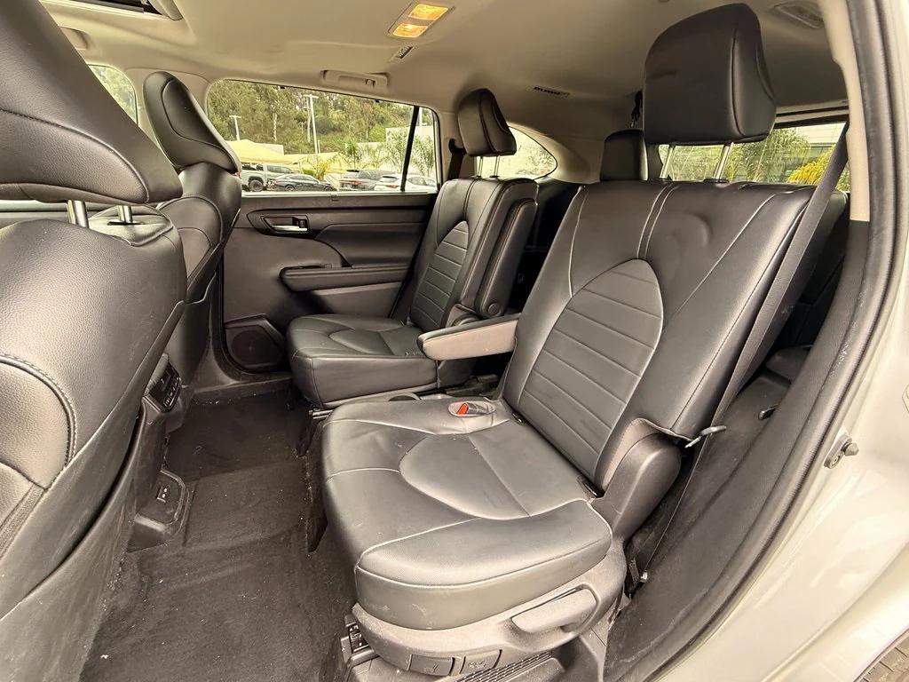 used 2022 Toyota Highlander Hybrid car, priced at $36,871