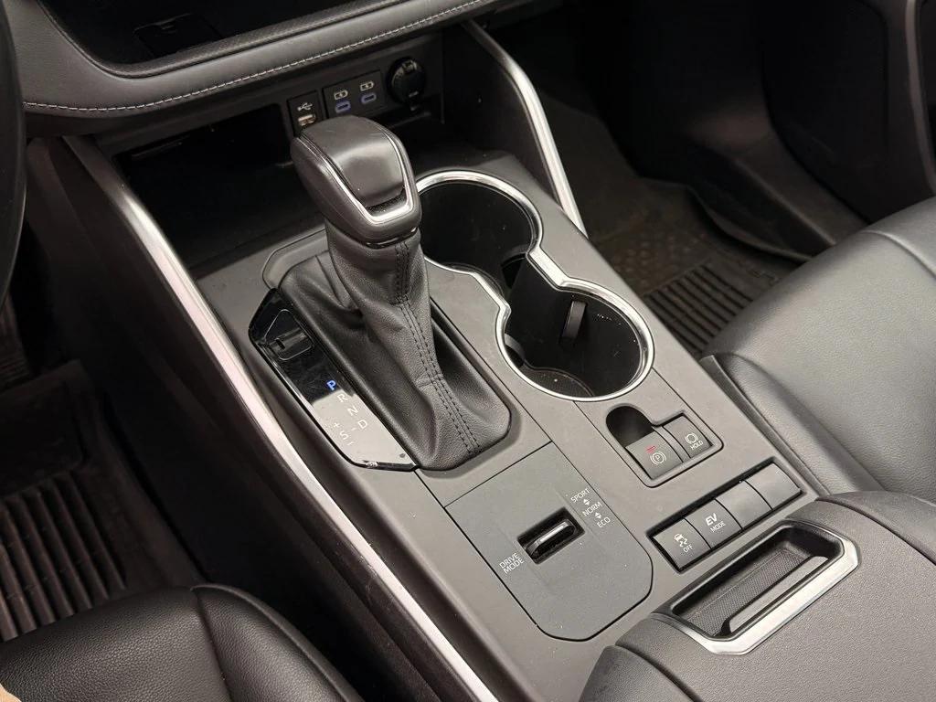 used 2022 Toyota Highlander Hybrid car, priced at $36,871