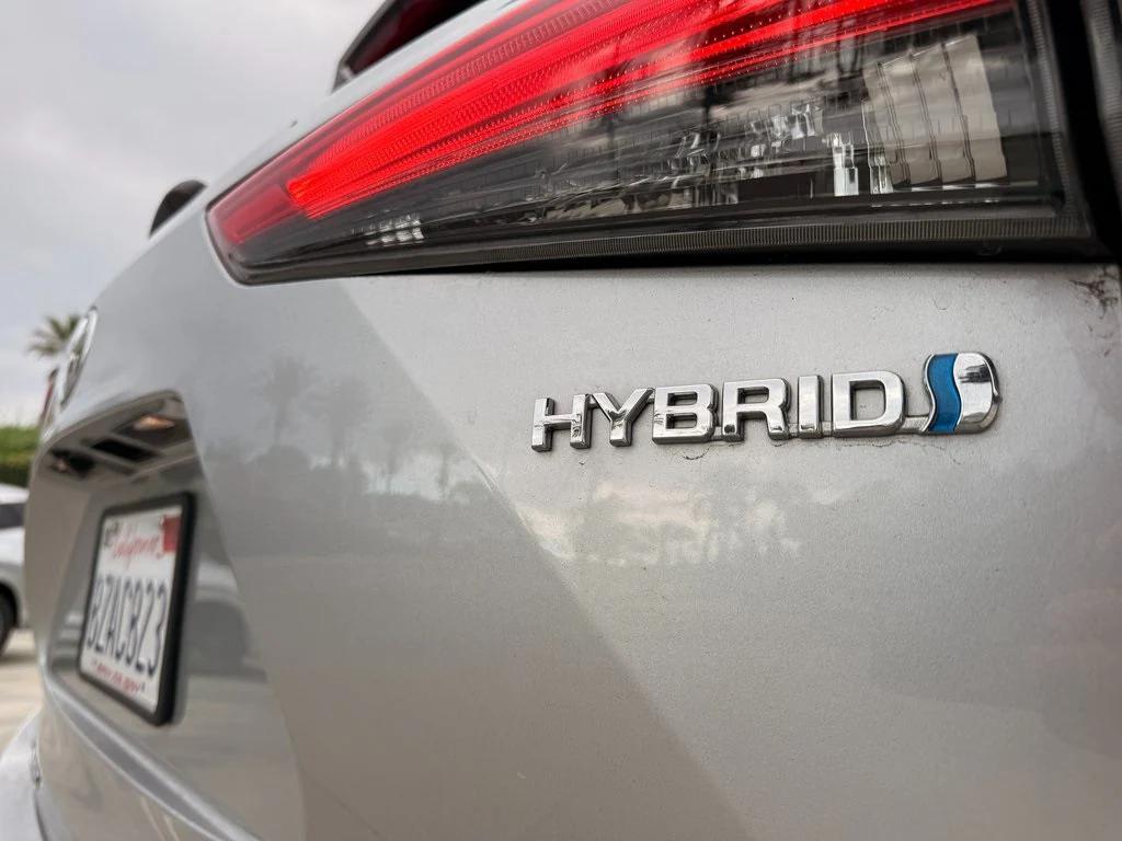 used 2022 Toyota Highlander Hybrid car, priced at $36,871