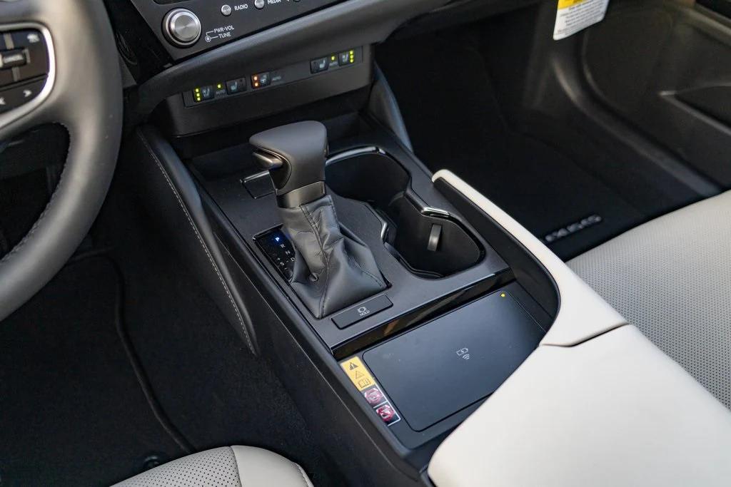 new 2025 Lexus ES 350 car, priced at $46,885