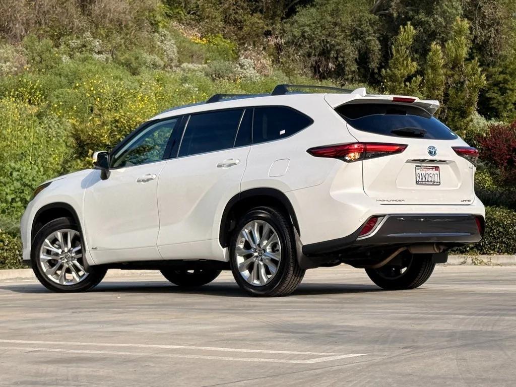 used 2022 Toyota Highlander Hybrid car, priced at $44,481