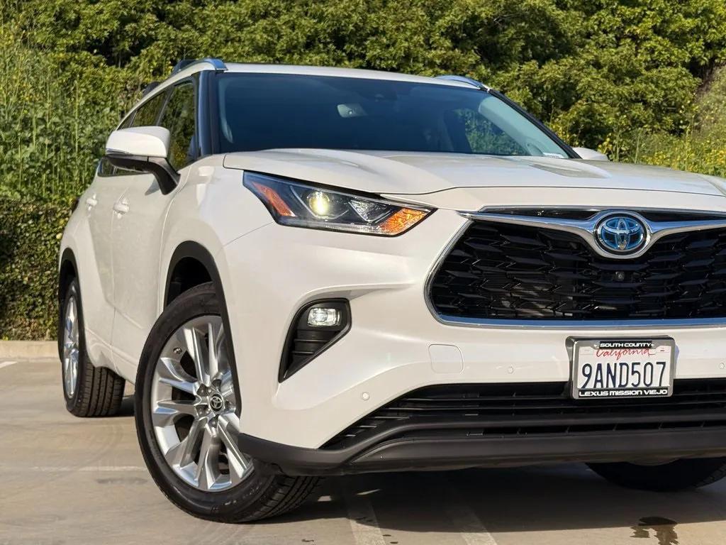 used 2022 Toyota Highlander Hybrid car, priced at $44,481