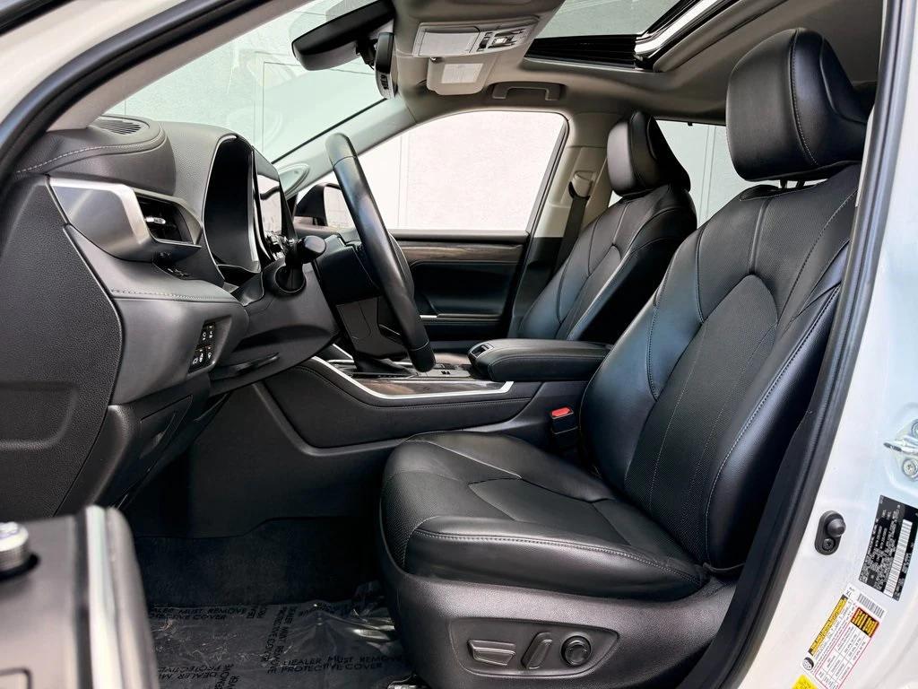 used 2022 Toyota Highlander Hybrid car, priced at $44,481