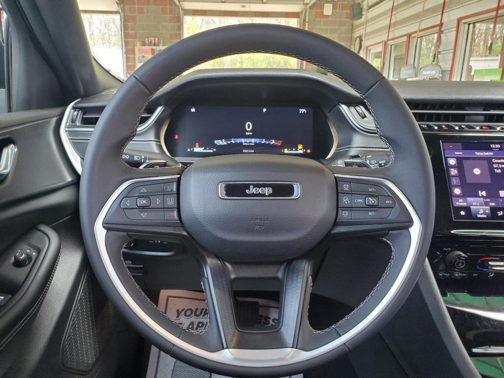 used 2025 Jeep Grand Cherokee car, priced at $29,995