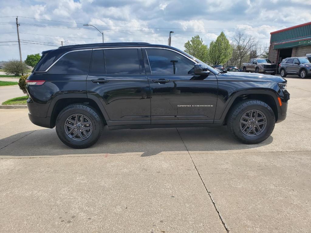 used 2025 Jeep Grand Cherokee car, priced at $29,995