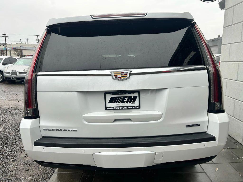 used 2020 Cadillac Escalade ESV car, priced at $22,995