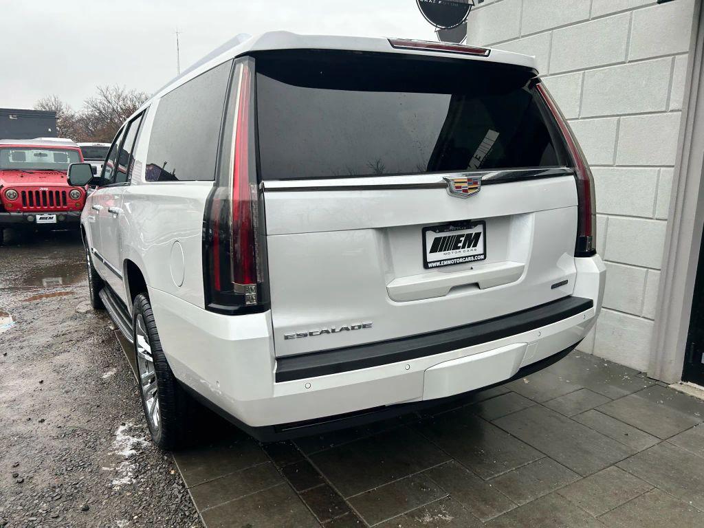 used 2020 Cadillac Escalade ESV car, priced at $22,995