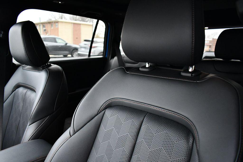 new 2026 Jeep Cherokee car, priced at $44,990