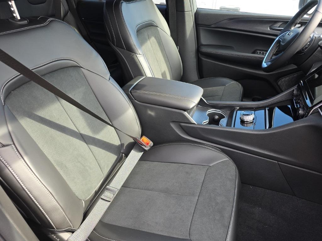 new 2025 Jeep Grand Cherokee car, priced at $42,342